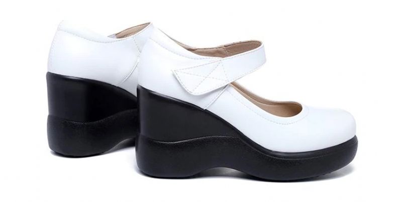 Agustina Damskie Buty Na Platformie Na Koturnie - Czarny