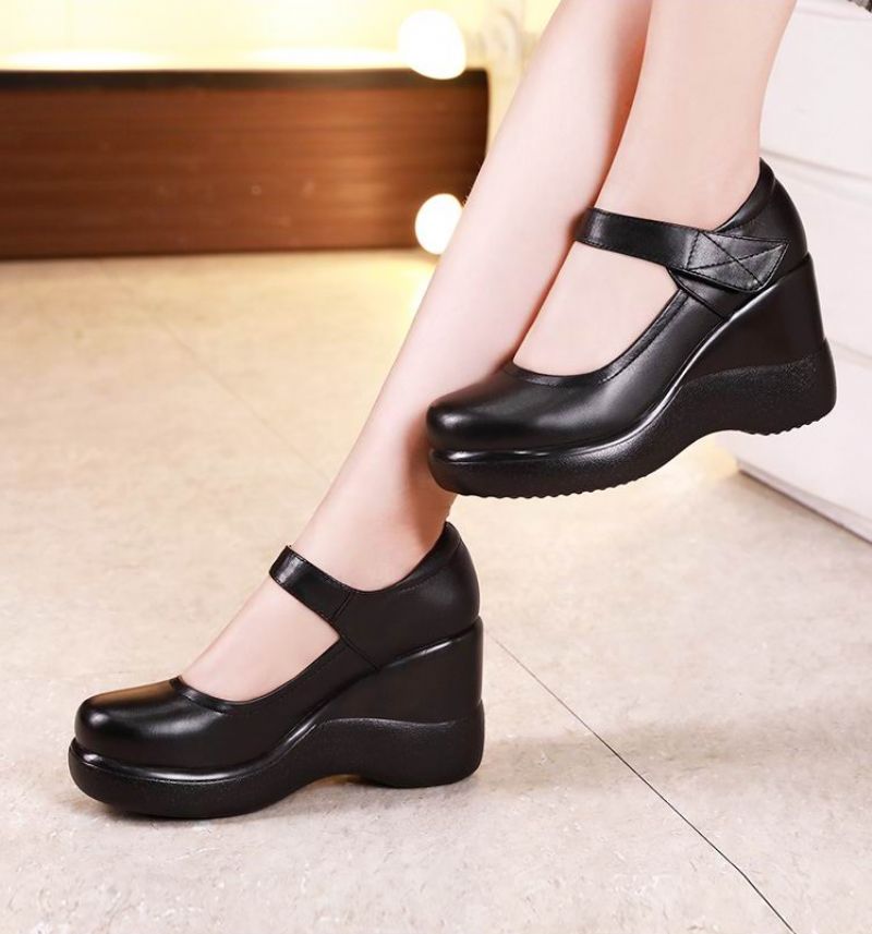 Agustina Damskie Buty Na Platformie Na Koturnie - Czarny