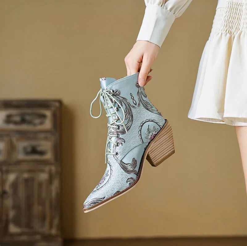 Buty Damskie Briana Embroidered Flowers - Niebieski