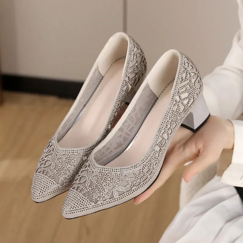 Buty Damskie Na Platformie Mary Z Kryształkami I Spiczastym Noskiem - Złoty