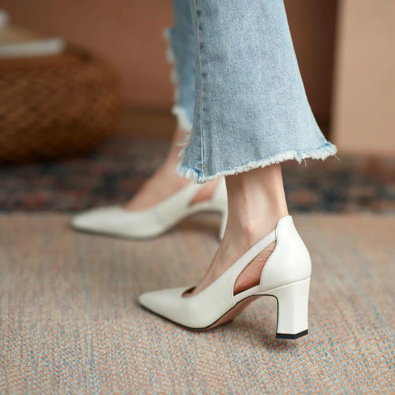 Buty Damskie Renata Na Obcasie - Beżowy