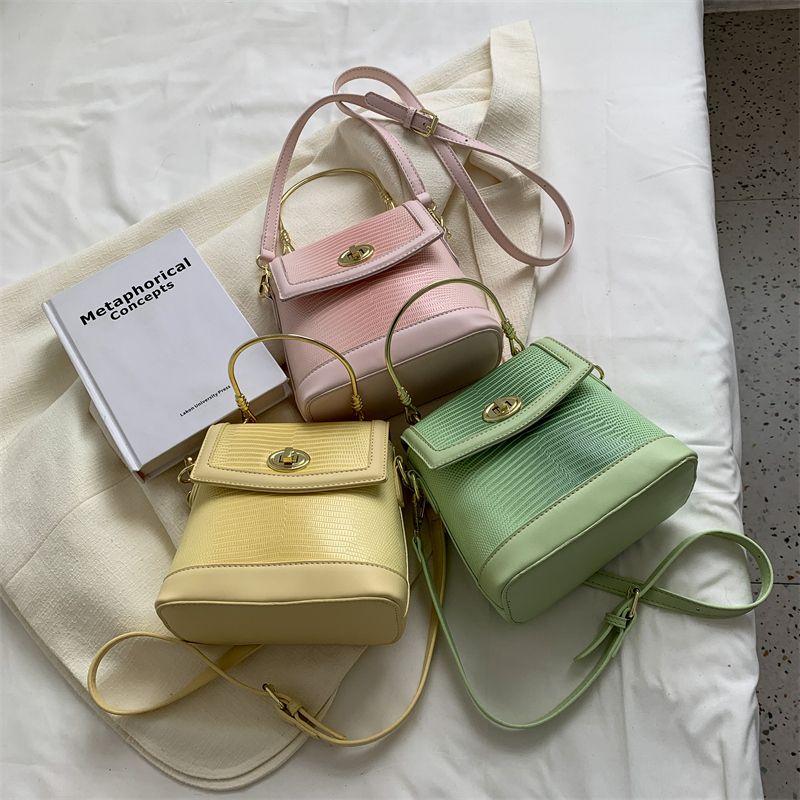 Caruso Damska Mini Torebka Skórzana Crossbody - Różowy