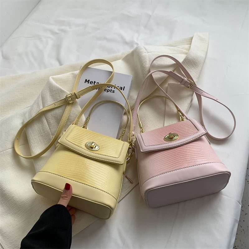 Caruso Damska Mini Torebka Skórzana Crossbody - Różowy