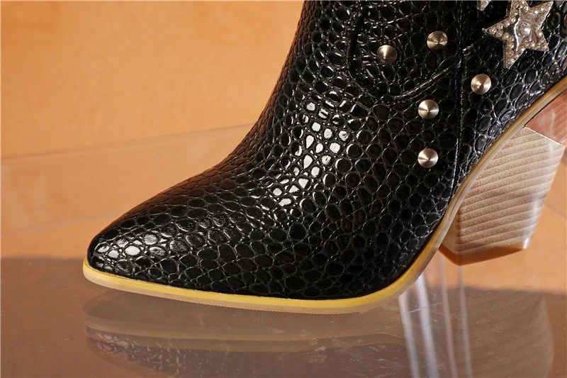 Damskie Buty Na Nitach Joke - Biały Aksamit