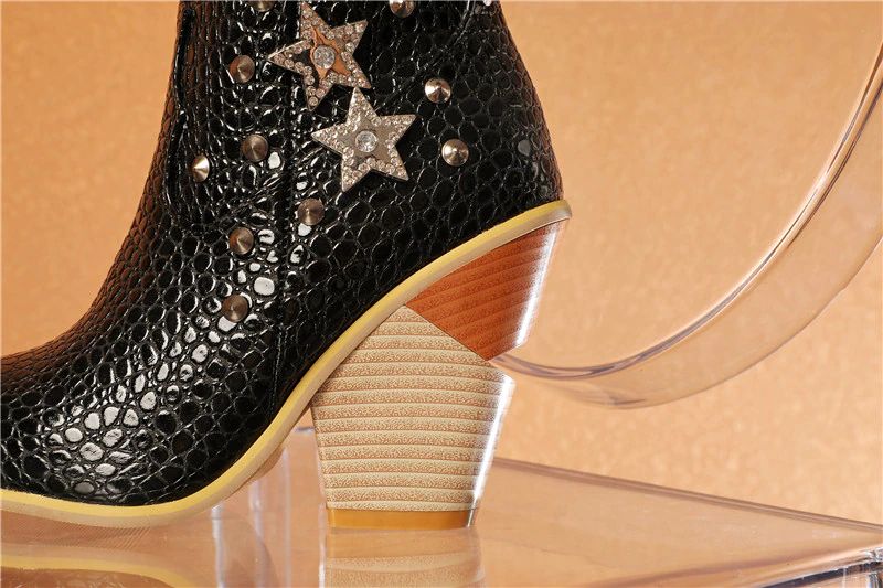 Damskie Buty Na Nitach Joke - Biały Aksamit
