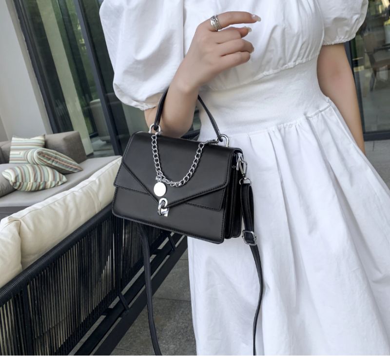 Torebka Damska Tonino High Quality Leather With Chain Short Handle - Czarny