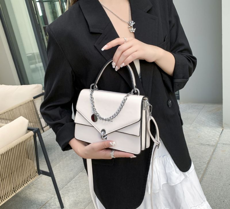 Torebka Damska Tonino High Quality Leather With Chain Short Handle - Czarny
