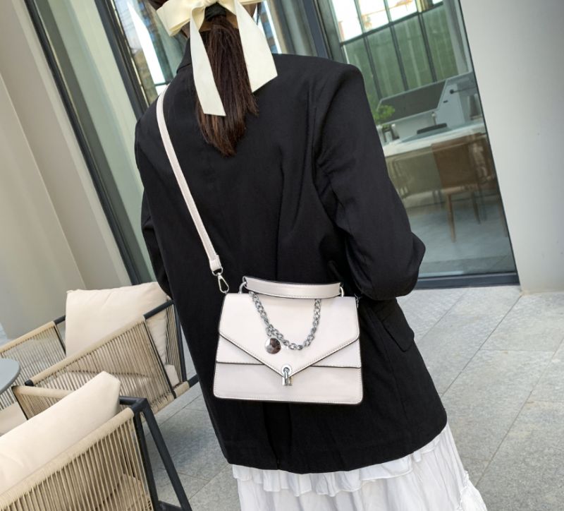 Torebka Damska Tonino High Quality Leather With Chain Short Handle - Czarny